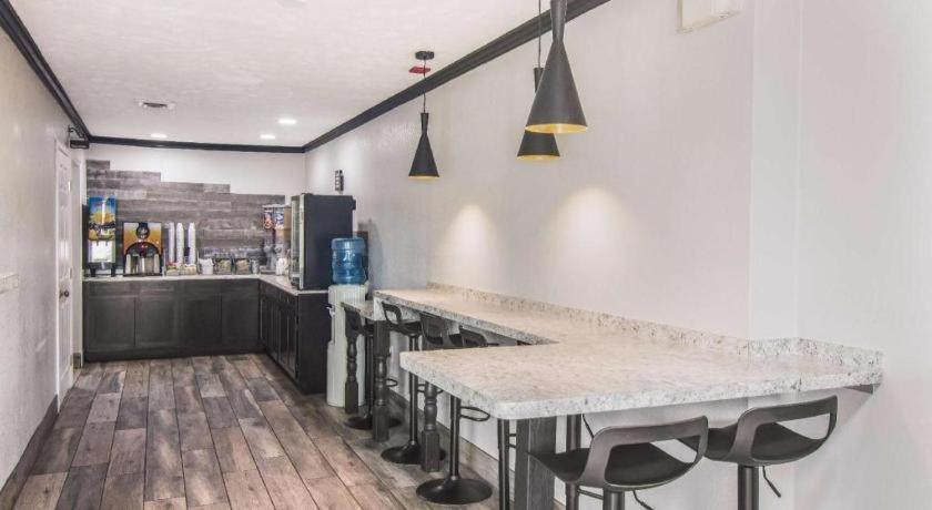 Americas Best Value Inn Alliance Esterno foto